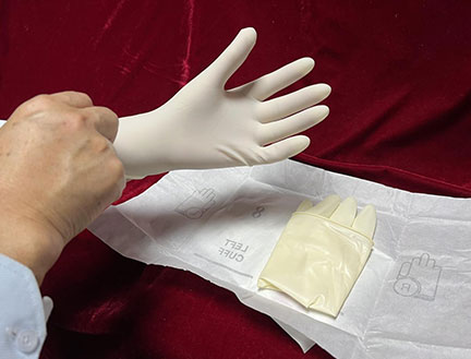 latex surgical gloves one